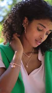 En esta época del año, nos detenemos a apreciar las pequeñas cosas.  Pequeñas cosas como dijes, pulseras, aretes, anillos, etc. 😉 , Visítanos  en Pandora 📍Galerías 📍La Gran Vía., #MomentsWithPandora ...