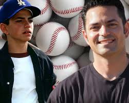 The cast of 'The Sandlot' then and now ⚾️