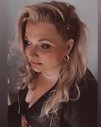 Kristen Leanne is seriously GOALS! 😍 This birthday girl is offering  everyone 15% off their whole purchase using code KRISTEN15