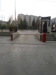 Bariyerimiz Dis Hava Kosullarindan Etkilenmeden Calisir 220 Volt Ile Beslenir 6 Metre Kola Sahip Olup Istenirse Kol Uzunlugu K Otopark Uzaktan Kumanda Metre