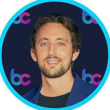 Ariel Esparza's Instagram, Twitter & Facebook