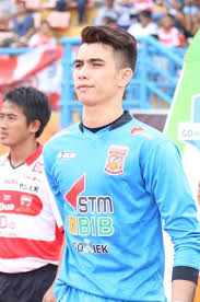 Nadeo argawinata is an indonesian professional footballer who plays as a goalkeeper for liga 1 club bali united and the indonesia national team. Nadeo Argawinata Datang Dua Kiper Bali United Hengkang Kumparan Com