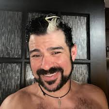 أتساءل كيف حال ستيفن (أطلس) جانت؟  https://www.justice.gov/usao-sdny/pr/adult-film-actor-justin-heath-smith-aka-austin-wolf-charged-distribution-child