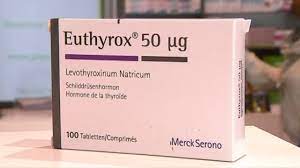 Nous les victimes du levothyrox nouvelle formule de merck, nous dénonçons une discrimination à la santé car la fabrication de notre ancienne formule de levothyrox merck serono avec lactose n'a jamais été stoppée et ce traitement est toujours commercialisé au maroc. Levothyrox Quand Les Francais Se Rendent En Suisse Pour Acheter L Ancienne Formule Youtube