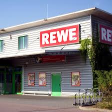 Das unternehmen bahlsen musste sich im vergangenen jahr mit heftiger kritik auseinandersetzen. Rewe Schmeisst Baby Bel Leerdammer Zewa Und Co Aus Den Regalen Stern De