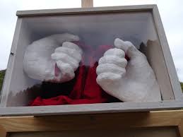 Und siehe da, der vorhang im tempel zerriß / wahrlich, dieser ist gottes sohn gewesen: Spaziergang Mit Tiefgang Stationenweg Von Ostern Bis Pfingsten