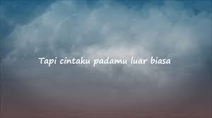 Lirik terimalah lagu ini dari orang biasa tapi cintaku padamu luar biasa, aku tak punya bunga aku tak punya harta yang ku punya hanyalah hati yang setia tulus padamu. Terimalah Lagu Ini Dari Orang Biasa Lirik Cinta Luar Biasa Potongan Lirik Youtube