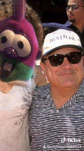 Larry the Cucumber (@larrythecucumber123)