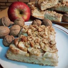 Die äpfel reiben und die anderen zutaten. Apfel Marzipan Walnuss Blechkuchen Vegan Und Munter