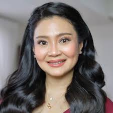 My mom sent this to me in order of my girls 😂 it's Olivia, Amelia and  Lucia! Do you agree? Haha