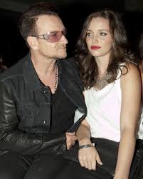 Trovare e punire il responsabile diventa la ragione di vita del buon ray, che nutre anche un senso di colpa per aver annullato l'appuntamento che aveva con la figlia di jess per comprare una torta alla mamma, proprio il giorno in cui la ragazza viene uccisa. Dietro I Suoi Occhi Trama Della Serie Tv Netflix Donne Magazine