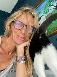 If you've been following me for any amount of time you may know that though  I don't personally own a cat… My best friend does. Therefore making me an  honorary “Cat Dad”.