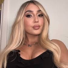 Farrah Ray's Instagram, Twitter & Facebook