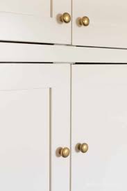 Looking at different arrangements of cabinet hardware will help you decide which styles and placements are right for you. A Simple Guide For Cabinet Knob Placement Julie Blanner