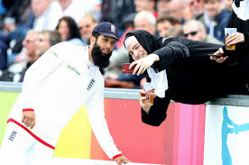 His height is 5 feet 10 inches or 5'10. Www Espncricinfo Com Db Pictures Cms 244200 244