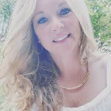 Deanna Hanks's Instagram, Twitter & Facebook