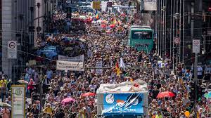 Wo finden wir die demos nicht in den kurven_. Corona Demo In Berlin Polizei Gewerkschaftsboss Verteidigt Kollegen Und Afd Lobt Demonstranten Politik