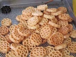 Banyak nama diberikan pada kuih ini antaranya ialah resepi kuih ros, kuih goyang , kuih bunga durian atau kuih. Diari Resepi Ii Resepi Kuih Goyang Simple Rangup Dan Facebook