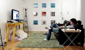 Learn the top bachelor pad decor ideas you can apply to your living space in this article. Easy Decorating Tips For Bachelors
