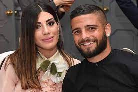 Genoveffa darone è la moglie del calciatore de napoli lorenzo insigne con il quale è sposato dal 2012. Chi E Genoveffa Jenny Darone Moglie All Altezza Di Lorenzo Insigne