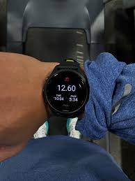 thursday speed workout — a loooong but satisfying one 🥲 Run Breakdown:  Warm up: 15 mins @ 5:30/km Interval: • Set 1: 40 secs @ 3:50/km (x4) + 3  mins recovery @