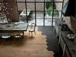 Le Melange Des Textures Sur Un Sol Carrelage Cuisine Sol Decoration Interieure Cuisine Parquet Cuisine
