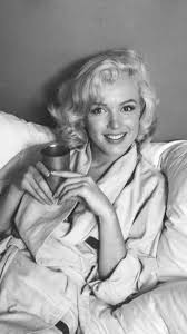 Marilyn Monroe Wallpaper Ios In 2020 Marilyn Monroe Hair Marylin Monroe Marilyn Monroe Wallpaper