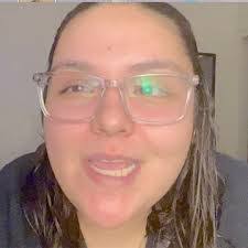 Amanda Earles's Instagram, Twitter & Facebook