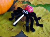 Übertragen sie die schmetterlingsvorlage auf pappe und schneiden sie sie aus. Schmetterling Mit Klatschtechnik Kinderspiele Welt De