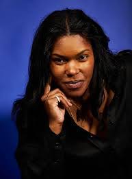 Divine Robinson's Instagram, Twitter & Facebook