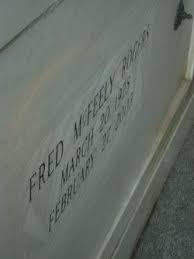 Fred Rogers 1928 2003 Find A Grave Memorial Fred Rogers Famous Graves Famous Tombstones