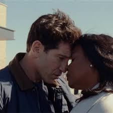 Origin', docufictie over structurele onderdrukking, openbaart zich als een  stug, uitgespeld college