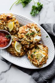 These crab cakes topped with a dollop of this easy lemon mayo sauce makes me a very happy girl. Maryland Crab Cakes Recipe Little Filler Sally S Baking Addiction
