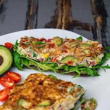 Proteinreiches Fruhstuck Einfache Zubereitung Kalorienarm Das Rezept Zum Schinken Gemuse Omelette Protein Omelet In 2020 Herzhaft Hauptgericht Einfache Gerichte