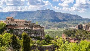Situado en sierra morena, tiene un gran patrimonio histórico y cultural. Los 16 Pueblos De Interior Mas Bonitos De Espana Lonely Planet