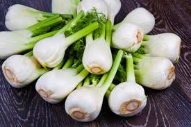 La teoria che è alla base del regime alimentare su cui si fonda la dieta del finocchio è che questo ortaggio possiede solamente 31 calorie per ogni etto. La Dieta Del Finocchio Sgonfia La Pancia Movimento Salute Onlus