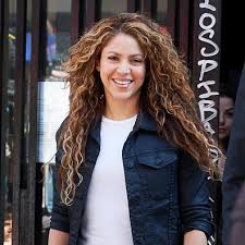 Visit & like shakira style on facebook. Shakira S Best Hairstyles And Looks Of All Time Photo 1