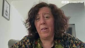 Gwobrwyo plismones a wnaeth atal ymosodiad yng Nghaernarfon