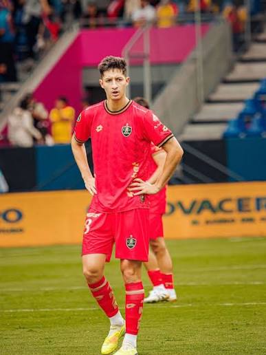 Andrés Mena