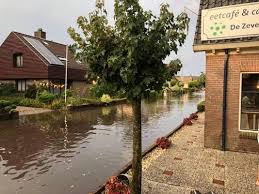 The municipality of hardenberg has a population of about 60,000, with about 19,000 living in the city. Zo Trok Het Noodweer Over De Veluwe Veel Overlast In Hoenderloo De Vallei Gelderlander Nl