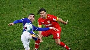 Hradecky, der bei bayer leverkusen zuletzt fast ausschließlich topleistungen ablieferte und in der hradecky, der seit sommer 2018 bei der leverkusenern spielt, kann sich das eigentor nicht erklären. Eigentor Und Vergebener Elfer Schalke Hilft Bei Leverkusens Sieg Kraftig Mit N Tv De