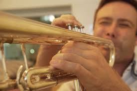 Spätberufen durchgestartet: die prägenden Jahre von Trompeter Benny Brown