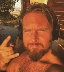 Axel Stein в X: „Grüße aus dem Urlaub! 🤘🏻😎☀️ https://t.co/6z3W0aUfdU“