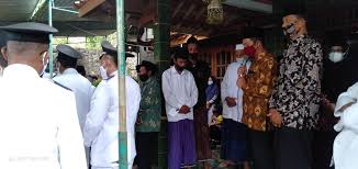 Sebesar besarnya kepada panitia pilkades desa blayu yang telah memberikan kesempatan kepada saya untuk menyampaikan. Sambutan Camat Kemiri Pada Pemakaman Kepala Desa Kedung Pomahan Kulon