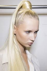 I capelli lisci hanno bisogno di uno styling raffinato. Acconciature Capelli Lisci Gli Ultimissimi Trend E 5 Idee A Prova Di Ciompa Cliomakeup Blog Tutto Su Trucco Bellezza E Makeup