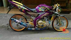 Warna ungu merupakan perpaduan warna violet dan magenta, yang memiliki arti penyayang, pengertian, penyemangat juga memberikan sentuhan pilihan yang berkelas. Modifikasi Yamaha Vixion Jari Jari Warna Ungu Brosis Setia1heri Com