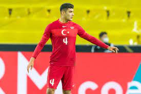 25 mart 2000 doğumlu, 185 boyundaki stoper. Liverpool Bound Ozan Kabak Strong Quick And A Real Leader But Expert Warns Champions About Deadline Day Transfer For Schalke Centre Back
