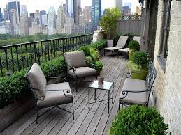 Arredare Balcone Con Mobili Eleganti E Piante Disegno Della Terrazza Design Per Patio Idee Per Patio
