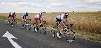 La première grosse chute de la compétition. Tour De France Des Echappees Et Une Chute Pour Les Normands