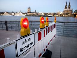 Nach einem ereignisreichen jahr mit vielen einschränkungen (nicht nur im vereinsleben) durch corona , danken wir allen helfern. Hochwasser In Koln Rheinpegel Sinkt Auf 6 05 Meter Bald Werden Schutzwande Abgebaut